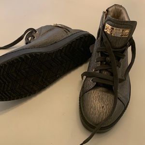 Stokton trainers. Gold and black.